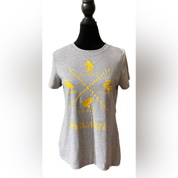 Harry Potter: Hogwarts Tee Shirt - Picture 11 of 17